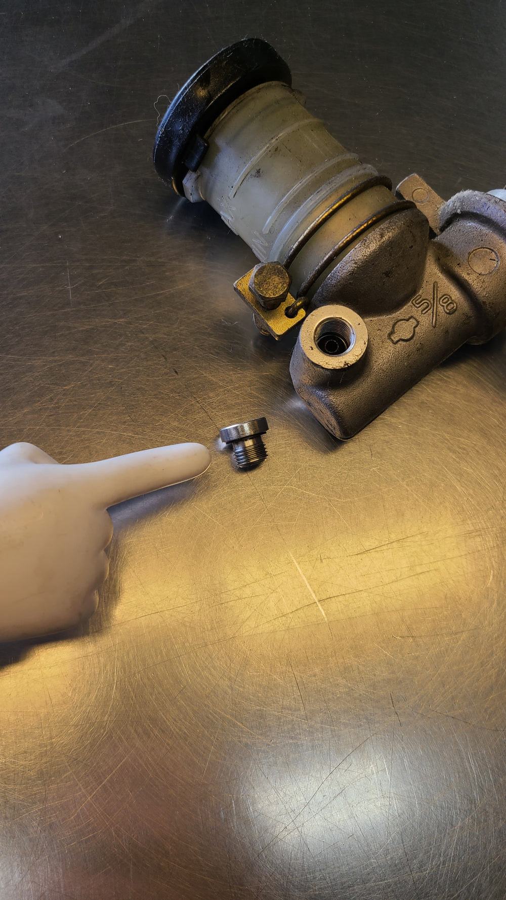 U.P.G. master cylinder and cailper plug