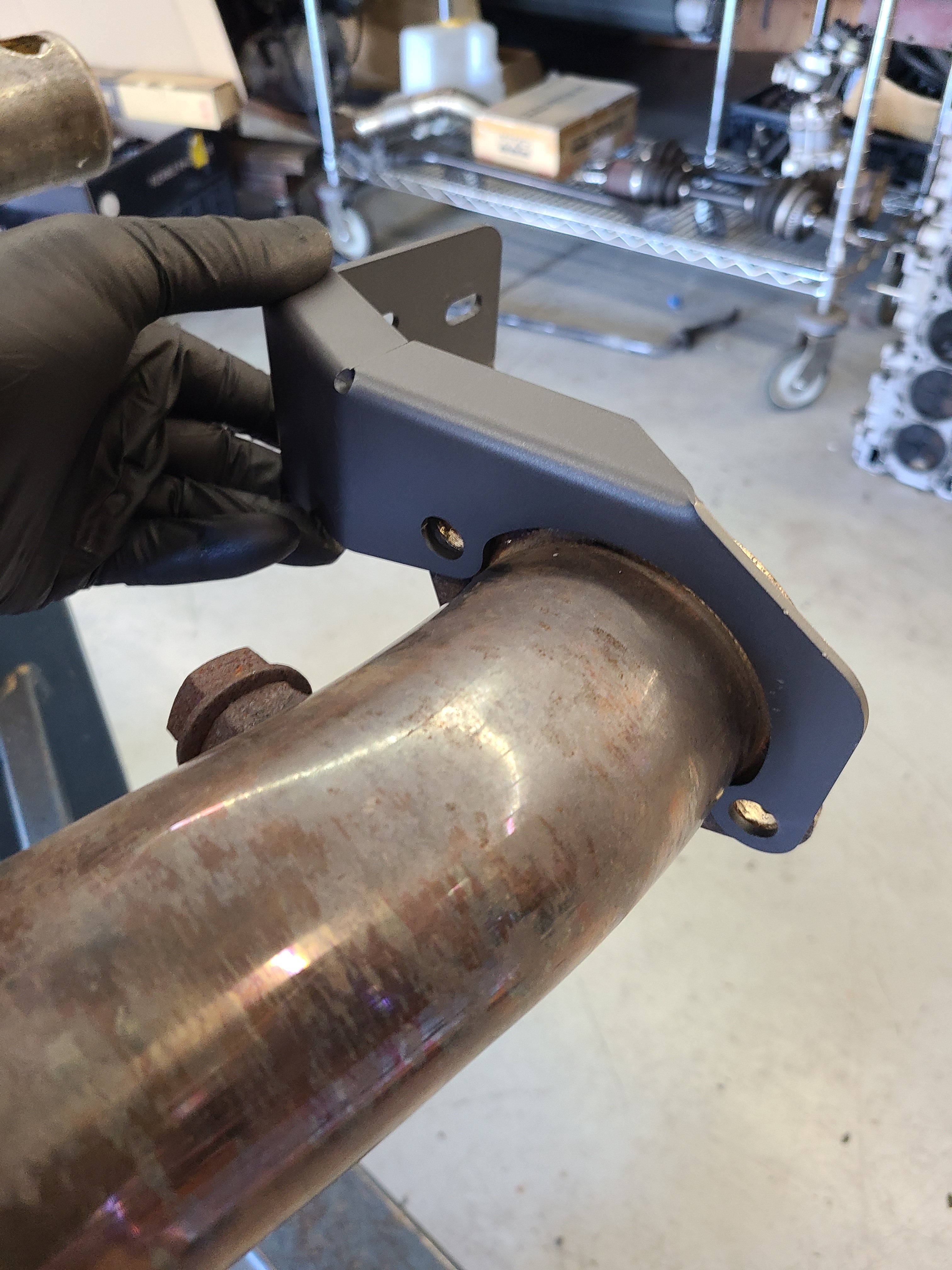 HKS downpipe bracket for Skyline GTR – U.P.garage