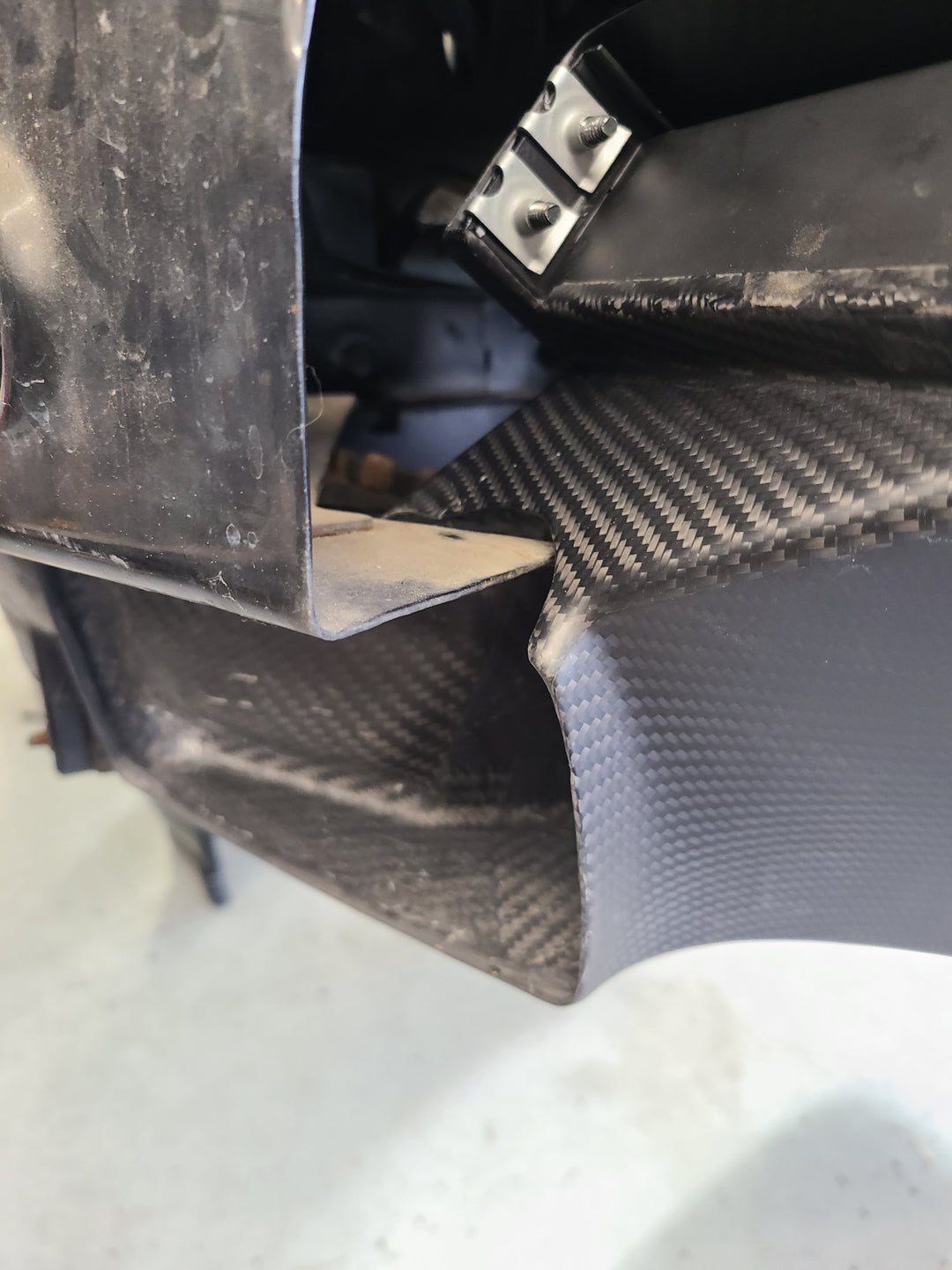 U.P.G R32 GTR oil cooler with carbon ducting -complete-