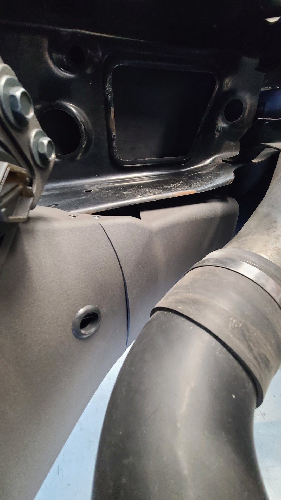 U.P.G R33 GTR oil cooler with carbon ducting -complete- *September 2026*