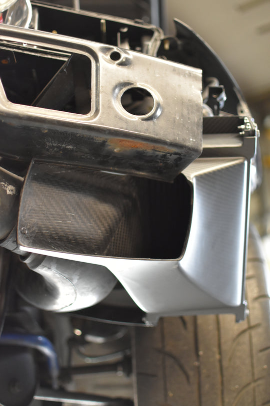 U.P.G R32 GTR oil cooler with carbon ducting -duct only-