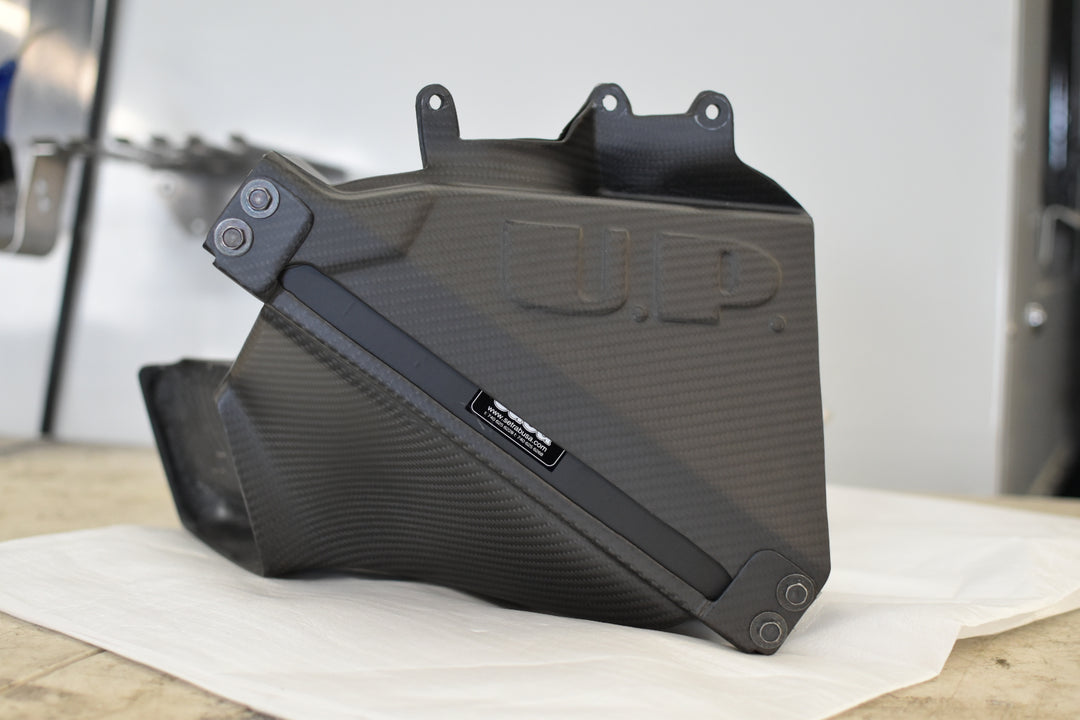 U.P.G R32 GTR oil cooler with carbon ducting -duct only-