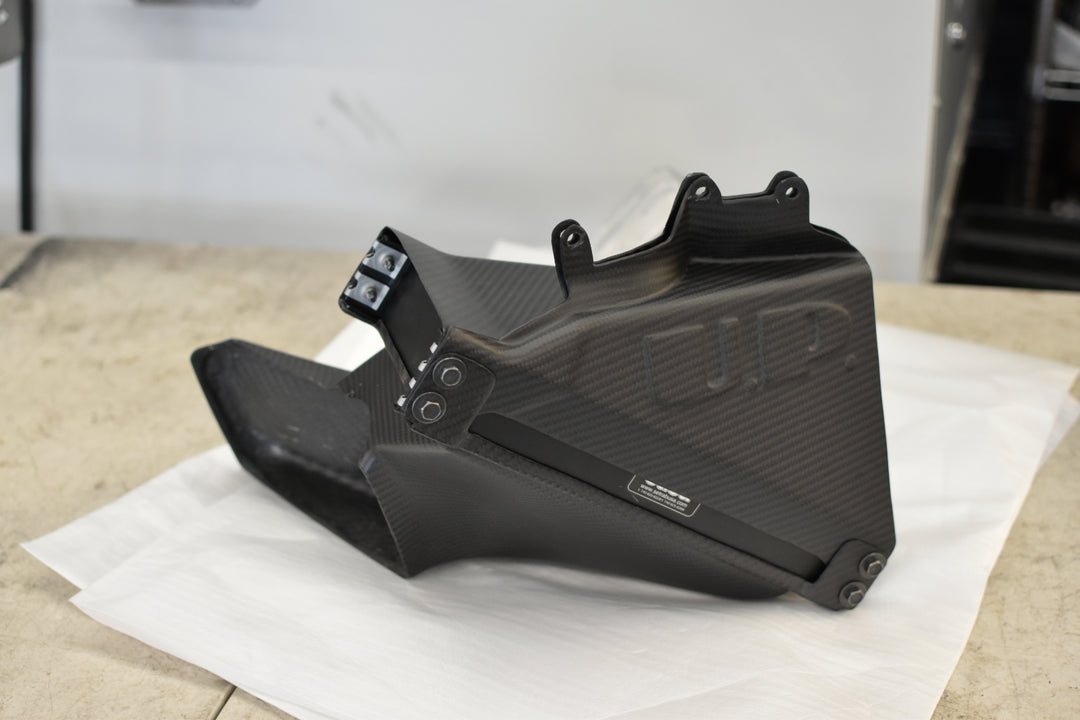 U.P.G R32 GTR oil cooler with carbon ducting -duct only-