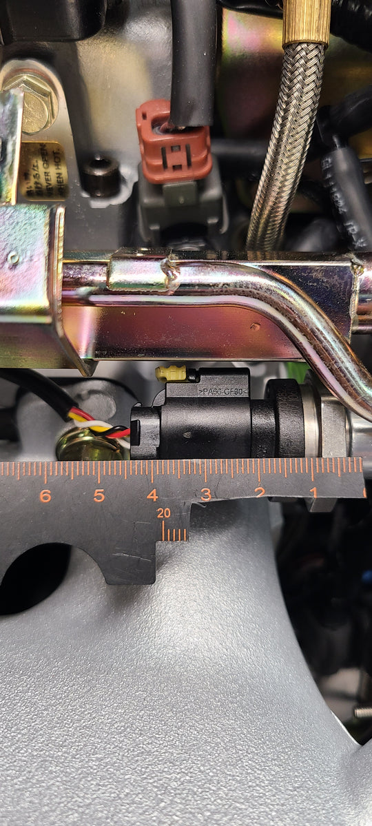 U.P.G RB26 fuel pressure adapter to OEM rail