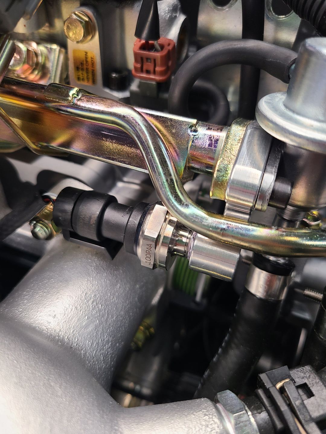 U.P.G RB26 fuel pressure adapter to OEM rail